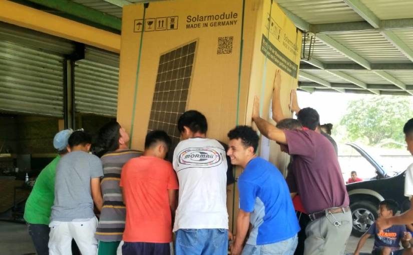 Ankunft Solarpanels in Honduras