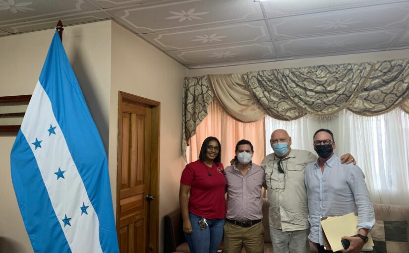 Acción Humana trifft den neuen Bürgermeister von San Francisco de Yojoa, Honduras
